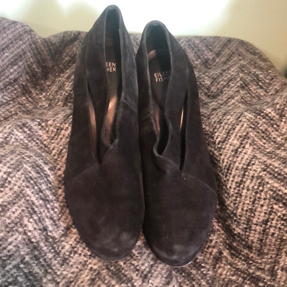 EILEEN FISHER Peek Vero Cuoio Black Suede Slip On Block Heels Pumps Cut Out W11